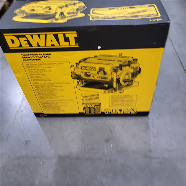 NEW! DEWALT 13 2 Speed 3Knife Thickness Planer